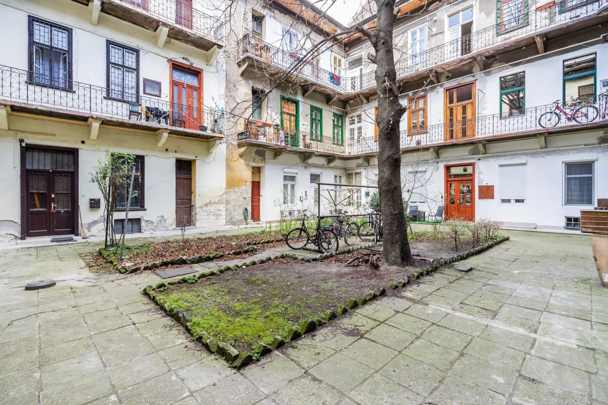 Bpr Stylish Mosaic Home With Terrace 布达佩斯 外观 照片