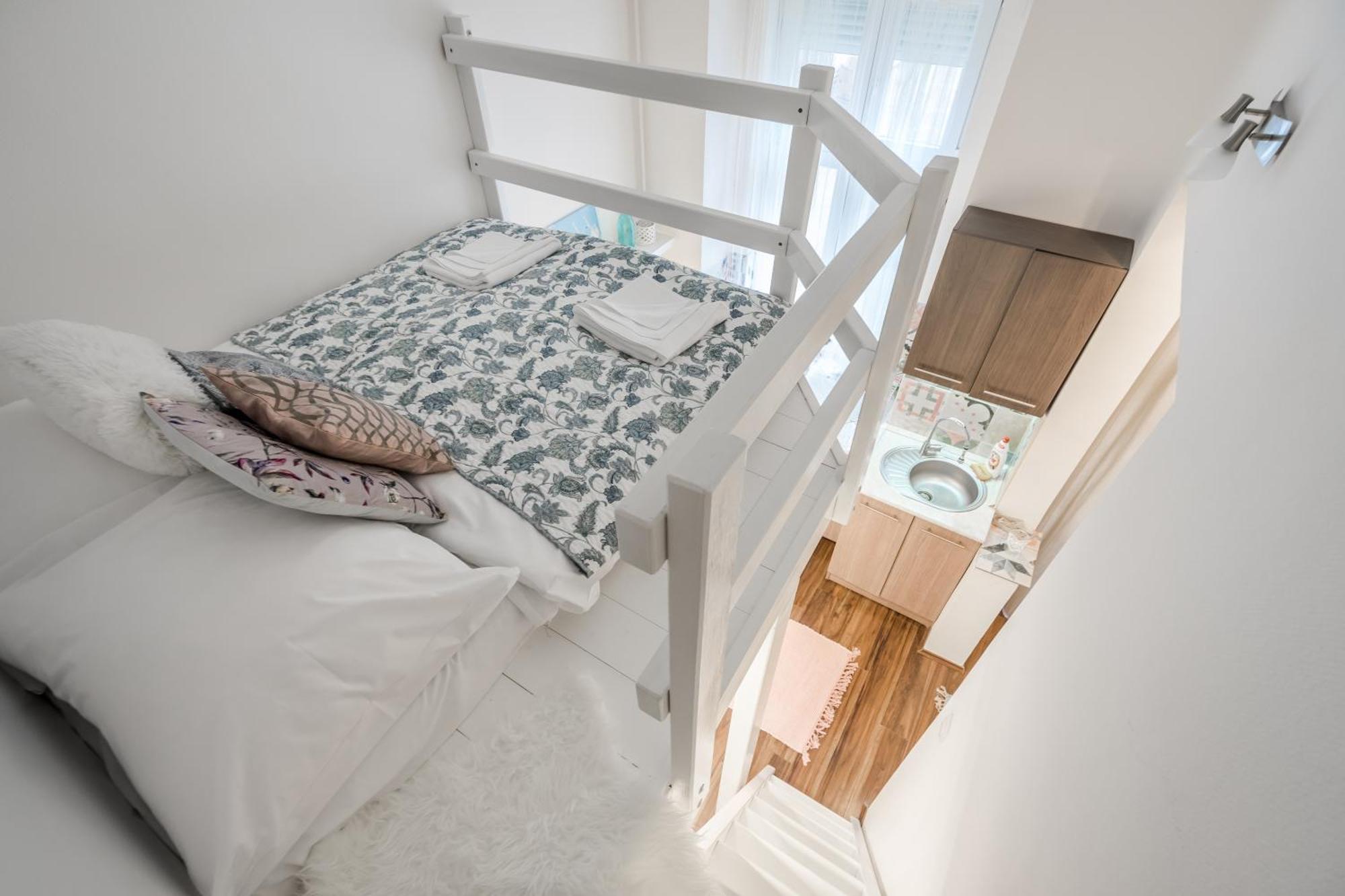 Bpr Stylish Mosaic Home With Terrace 布达佩斯 外观 照片