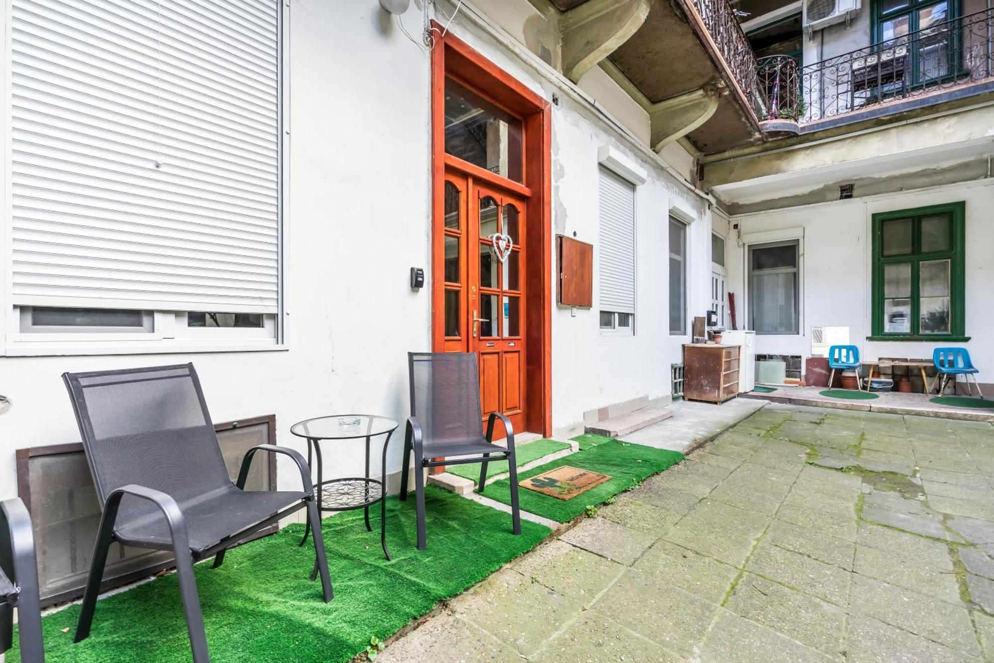 Bpr Stylish Mosaic Home With Terrace 布达佩斯 外观 照片
