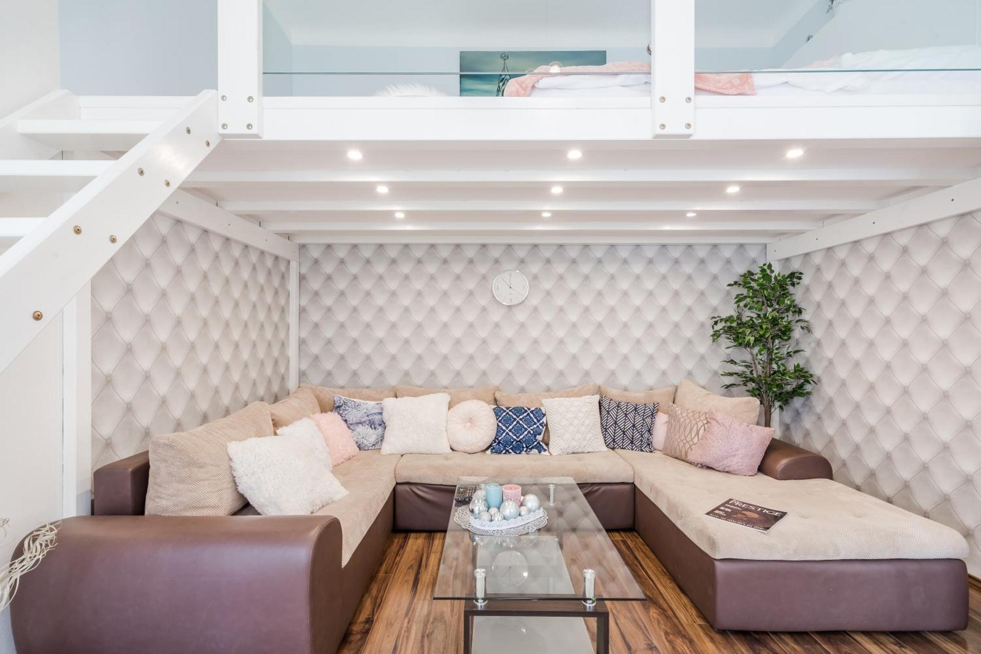 Bpr Stylish Mosaic Home With Terrace 布达佩斯 外观 照片